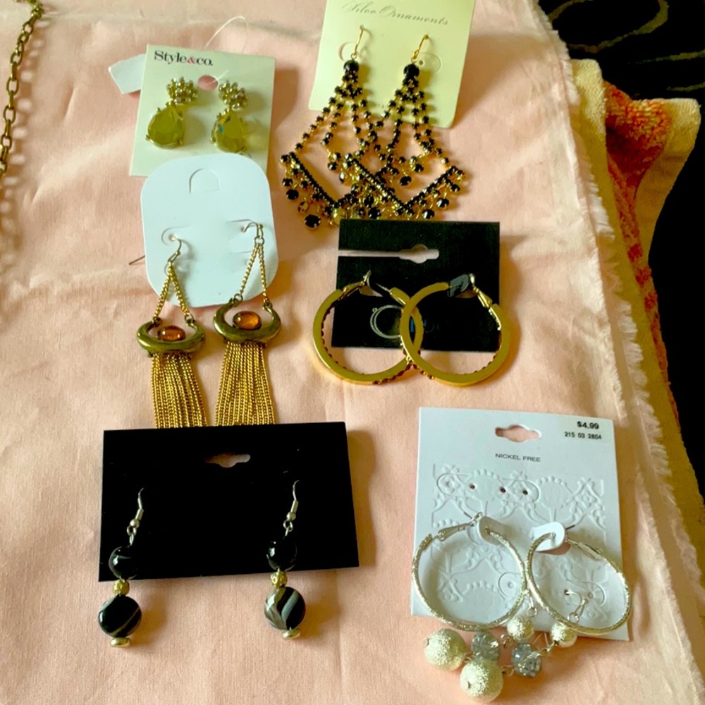 Silverfox Costume Jewelry Earrings, 6 Pair Assorted Designs, Beautiful 🔥❤️💙💙
